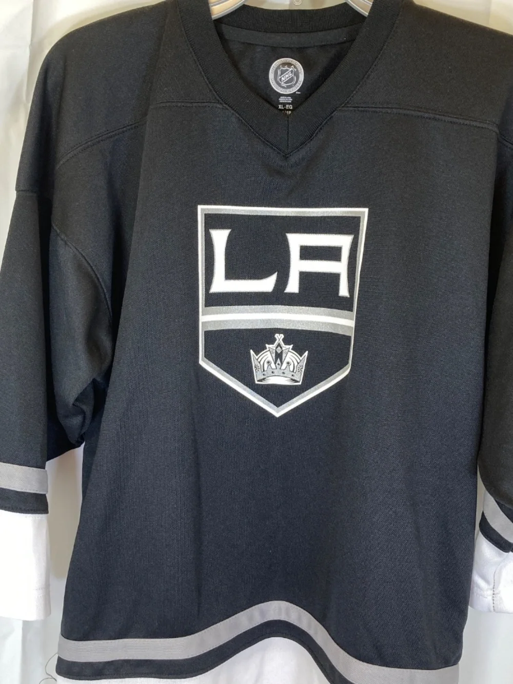 Los Angeles Kings YOUTH XL Jersey Shirt Black White 16/18 Long Sleeve V Neck